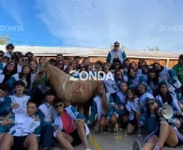 Acusan de maltrato animal a estudiantes de un colegio sanjuanino por usar un caballo en la presentación de campera