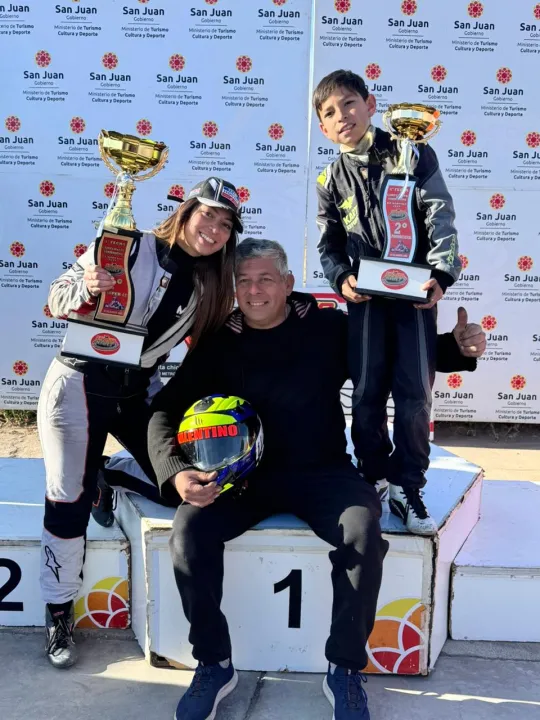 Valentino Aguero Karting 3 familia.jpg.jpeg