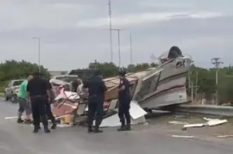 Sorpresa y alarma por una casa rodante totalmente destrozada en Ruta 40