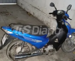 Misterio en la madrugada: abandonó una moto y escapó tras ver a la Policía