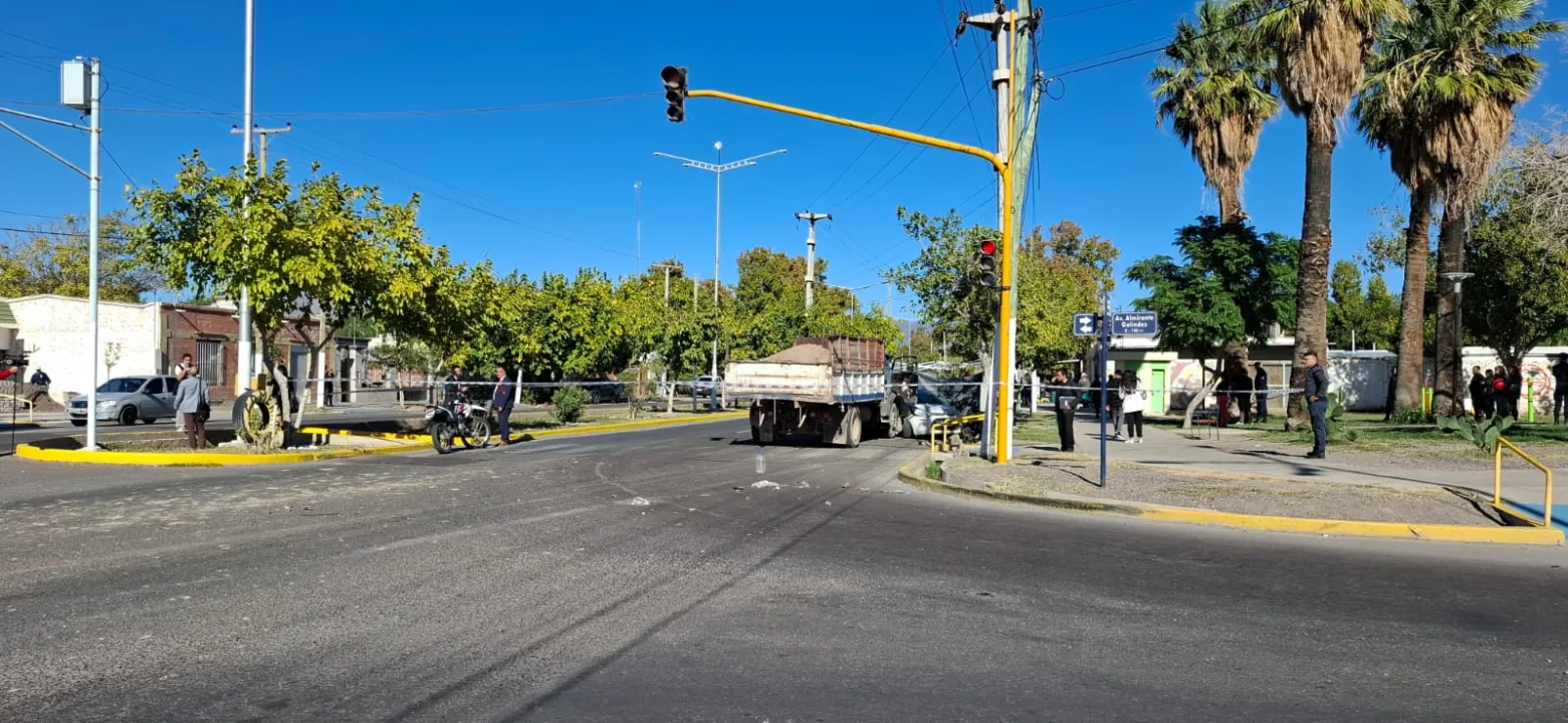 Las impactantes imágenes del siniestro vial que dejó una mujer fallecida - Imagen