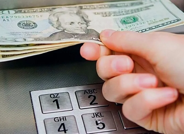 El Banco Central eliminó el límite para retirar efectivo con tarjeta en el exterior