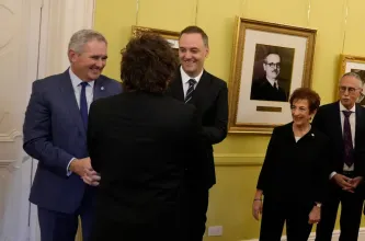 Milei afirma que no removerá a Adorni y el conflicto complica al gobierno