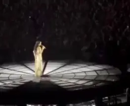 Lali interrumpió su recital en River Plate para pedir silencio por Agostina Vega y Dulce Candia