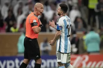 Szymon Marciniak volverá a arbitrar a la Selección Argentina en el debut ante Argelia