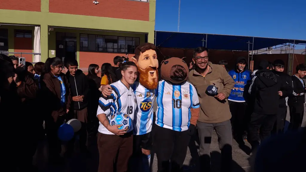 El personaje de Telesol visitó el Colegio Santa Teresita en Rawson
