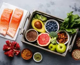 Especialistas destacan diez alimentos vinculados con mejor memoria y función cognitiva