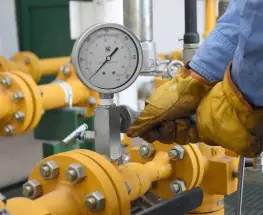 El Ejecutivo ratificó el suministro domiciliario de gas y mantuvo recortes a industrias y GNC