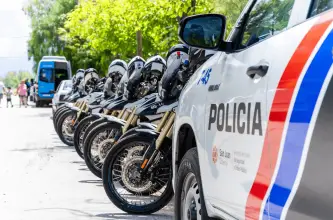 Un policía reanimó a una niña de dos años y facilitó su traslado al Hospital Rawson