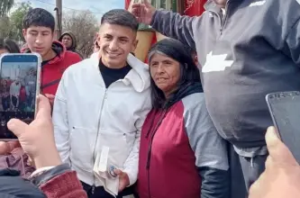 Thiago Almada completó su visita religiosa con una parada en San Expedito