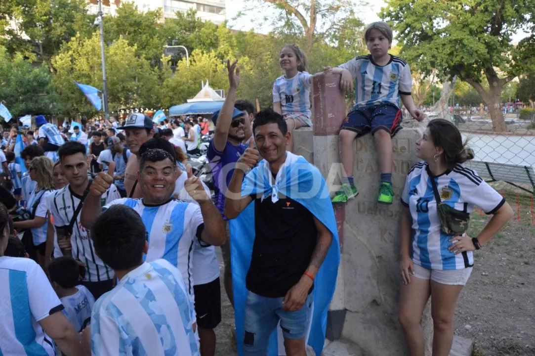 caravana sanjuanina por el mundial (12).jpg