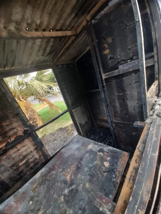 Vándalos incendian un quiosco  (3).jpg