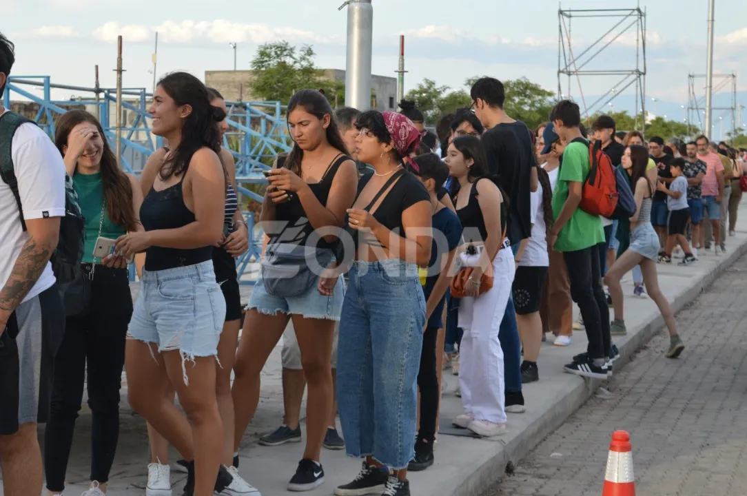 así colman el Costanera Complejo Ferial en la segunda noche de la FNS (4).jpg