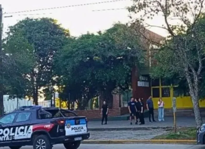 Un homicidio en una escuela santafesina interrumpe una larga ausencia de ataques fatales entre alumnos