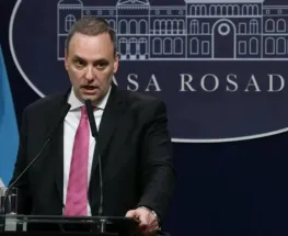 Pollicita analiza un presunto viaje de Adorni a Aruba en medio de la causa por enriquecimiento