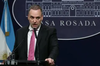 Pollicita analiza un presunto viaje de Adorni a Aruba en medio de la causa por enriquecimiento