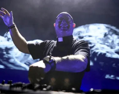 El sacerdote conocido como "Papa DJ" se presentará en Plaza de Mayo con un homenaje a Francisco