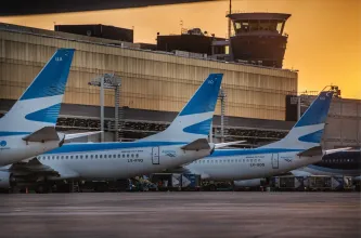 Actualizan la tasa aeroportuaria y encarecen los pasajes de avión desde mayo