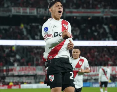River rescató un empate sobre el cierre y aseguró el liderazgo del Grupo H