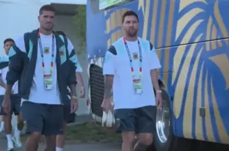 Argentina partió al estadio para su debut mundialista ante Argelia