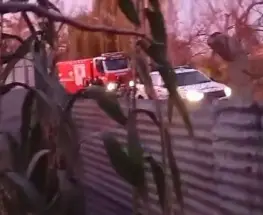 Un conductor se durmió, perdió el control y cayó con su vehículo a un zanjón en Santa Lucía