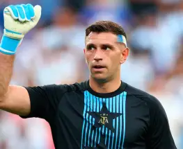 La prensa inglesa reavivó el foco sobre Emiliano Martínez antes del duelo con Inglaterra