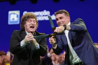 El PT llevó a la Justicia Electoral brasileña la visita de Milei a un acto de Flávio Bolsonaro