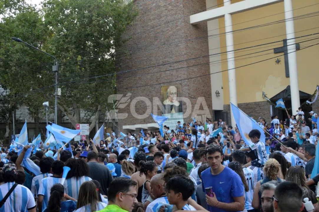 caravana sanjuanina por el mundial (13).jpg