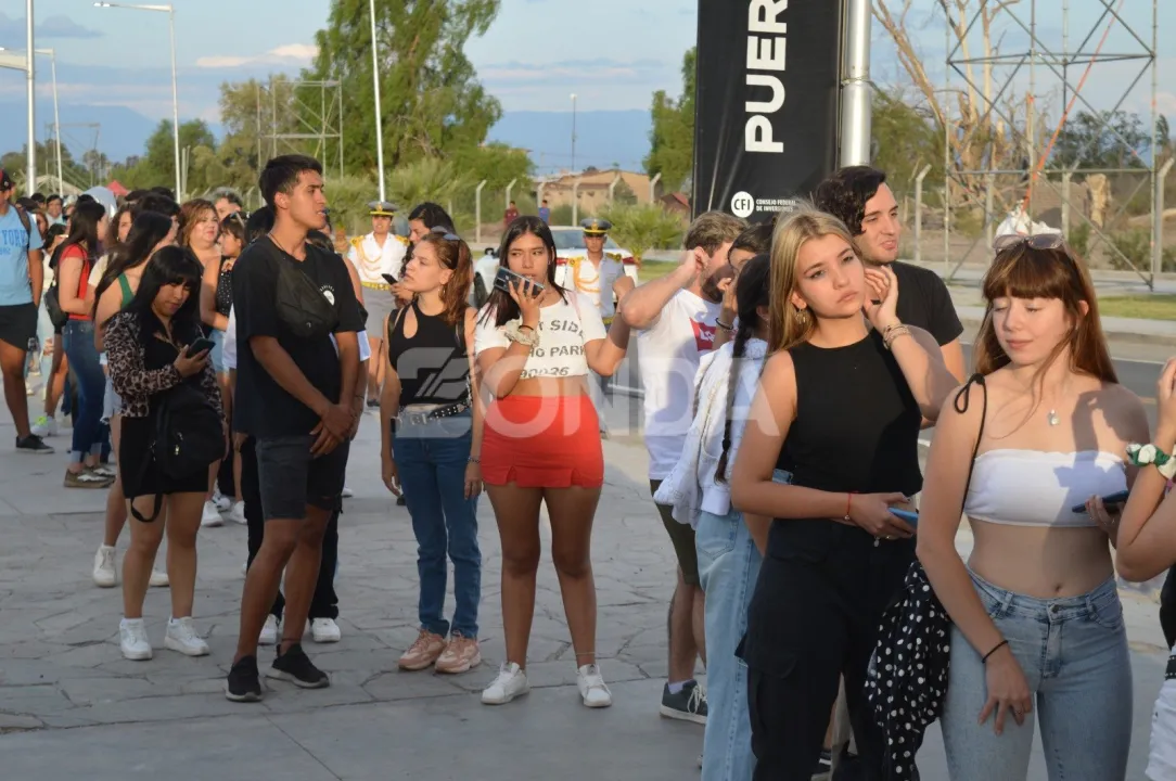 así colman el Costanera Complejo Ferial en la segunda noche de la FNS (5).jpg