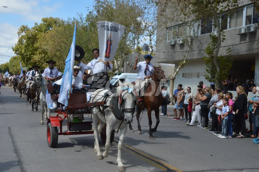 caballos y gente (1).JPG