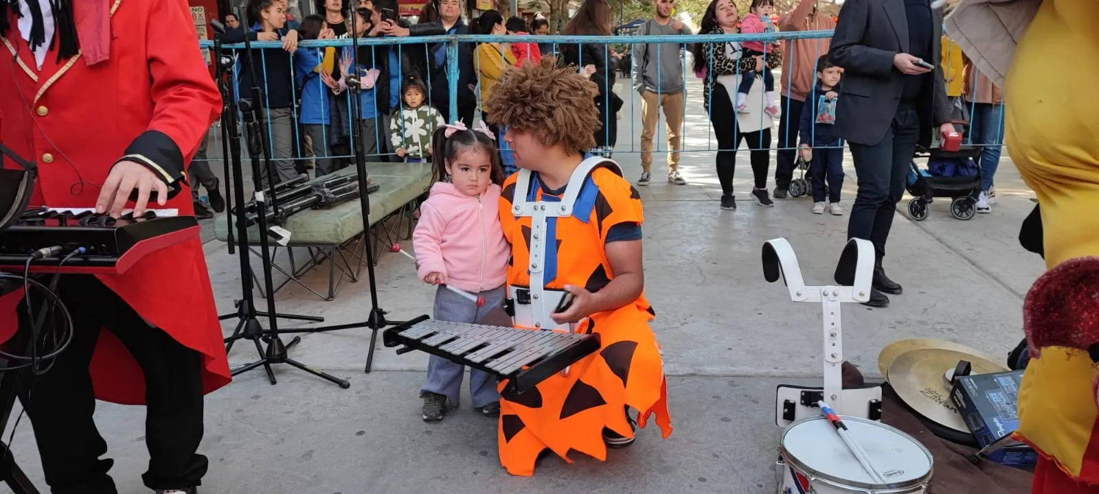 Policía y Omega: festejan a todo ritmo el Día de las Infancias