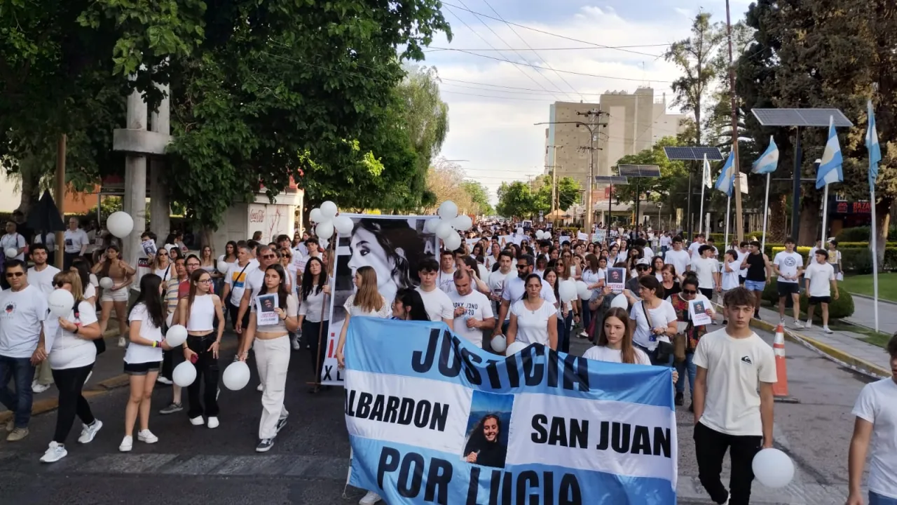 Marcha por Lucia Rubiño