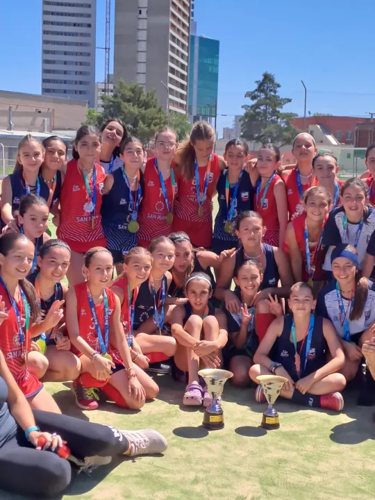 Selección sanjuanina rojo sub 12 Hockey Cesped.jpg