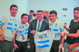 El Gobernador Orrego recibió a los campeones del ciclismo