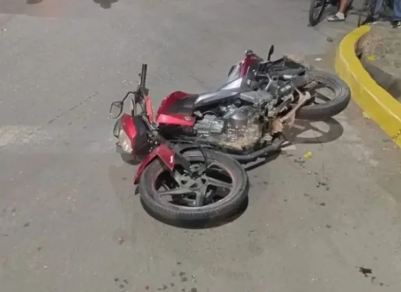 Motociclista herido con fractura expuesta tras choque con un auto en Caucete