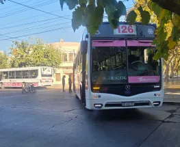 Estado crítico y pronóstico reservado para la mujer atropellada por un colectivo