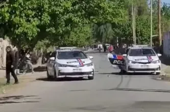 Atacó a una mujer por la espalda, le robó el celular y cayó