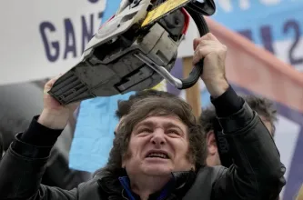 Con más "motosierra", el Gobierno alcanzó superávit fiscal en marzo