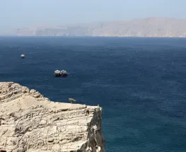 Irán habilita el paso por Ormuz y reduce la tensión sobre el mercado energético