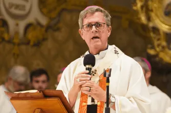 "Hay que cortar con vernos como enemigos": fuerte homilía en homenaje a Francisco