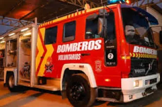 Un incendio en una casa dejó a un hombre herido y movilizó a Bomberos
