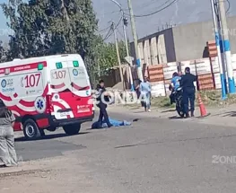 Una mujer falleció en un choque entre un auto y una moto en la zona de Vidart y San Martín