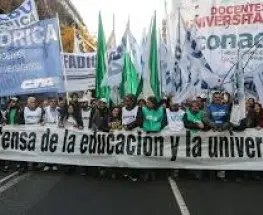 El Ejecutivo y las casas de estudio encaminan un entendimiento por fondos y salarios