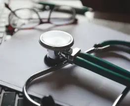 PAMI habilita el recambio del médico de cabecera con trámite gratuito y en dos modalidades