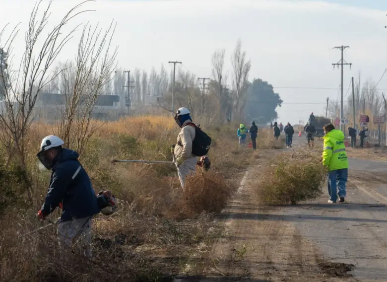 Rawson desplegó tareas de limpieza y mantenimiento en Médano de Oro