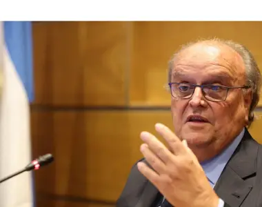 De Mendiguren anticipó una demanda contra Milei por las acusaciones de ladrón