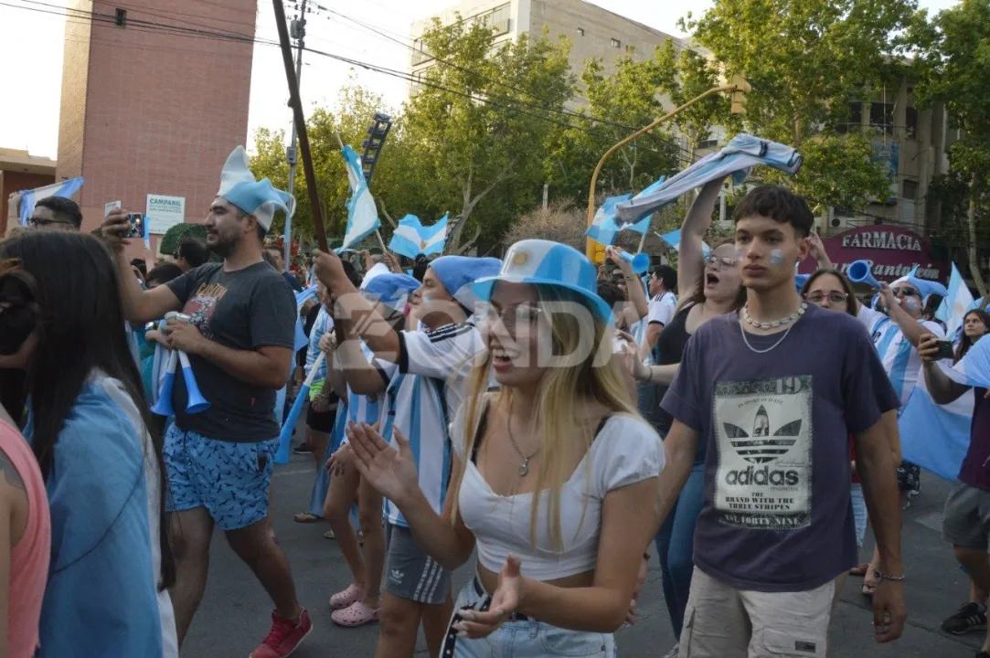 caravana sanjuanina por el mundial (14).jpg
