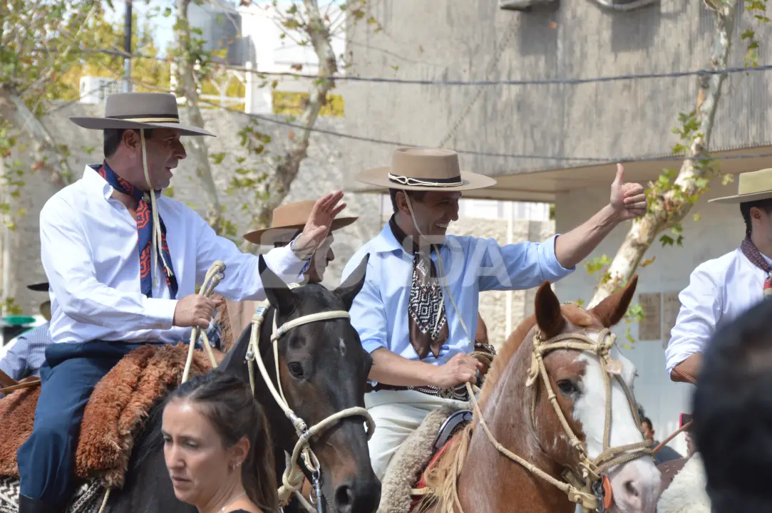 caballos y gente (2).JPG