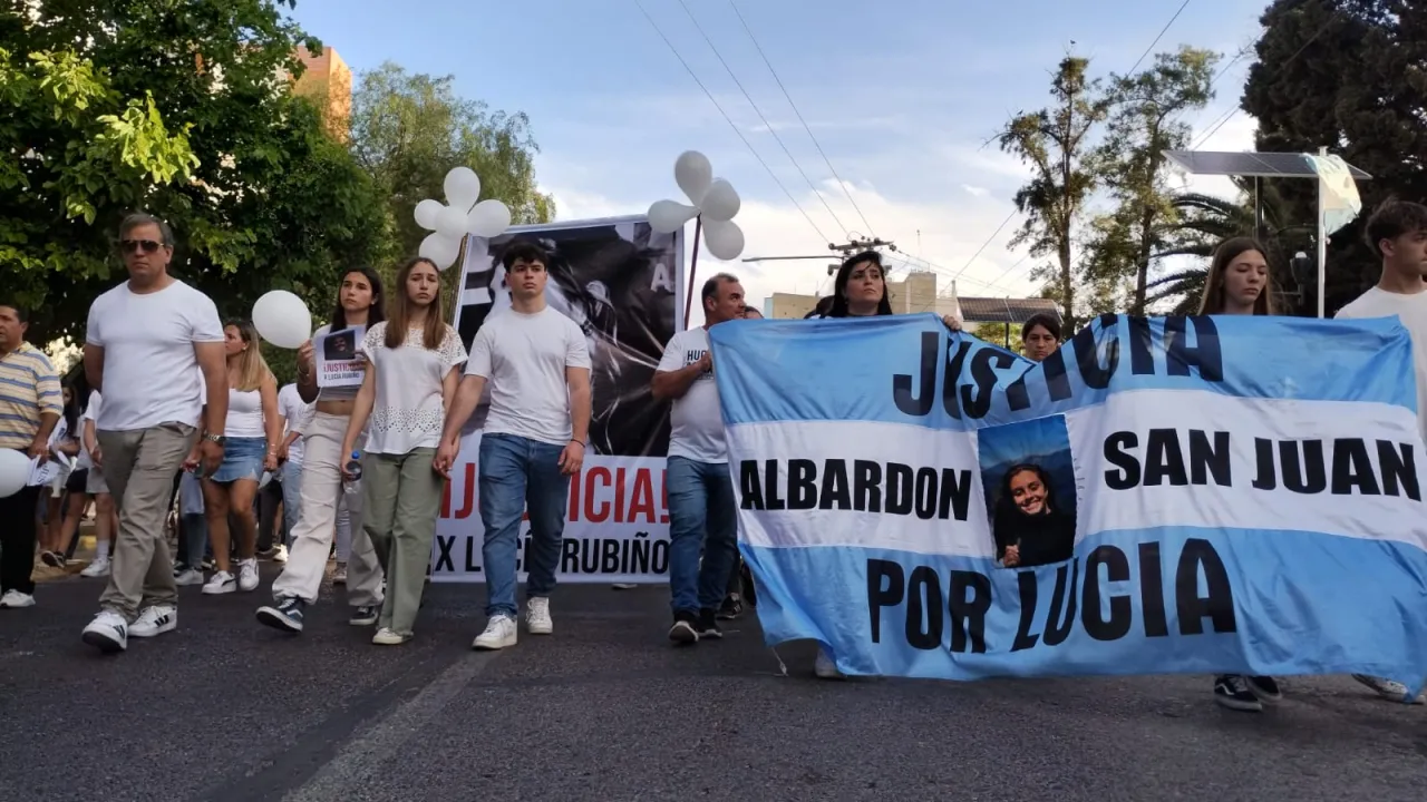 Marcha por Lucia Rubiño