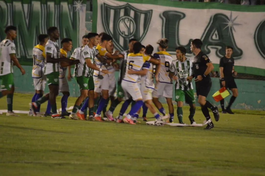 Incidentes en la cancha de sportivo.jpeg